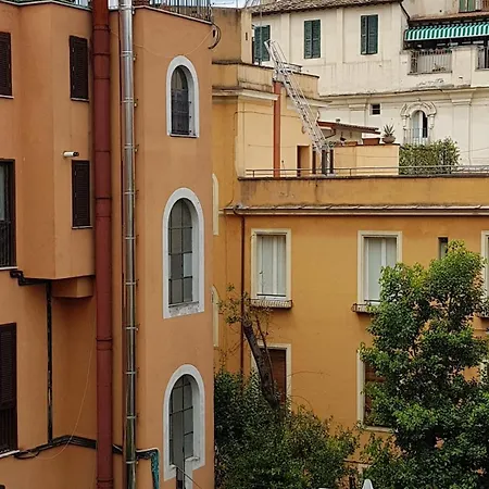 Διαμέρισμα Vatican In - St. Peter's View *